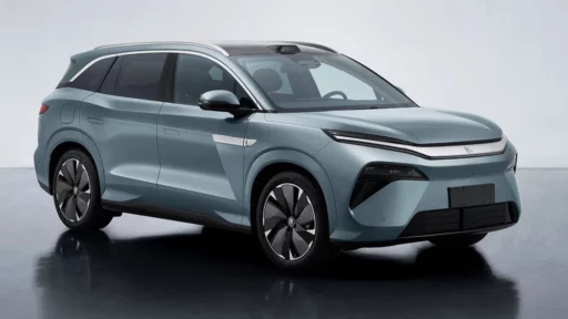 BYD Tang L сбоку спереди