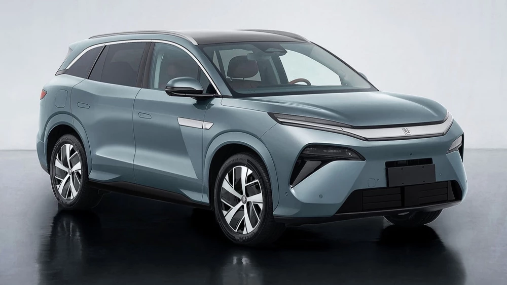 BYD Tang L DM-i сбоку спереди гибридный