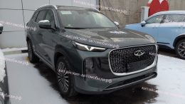 Новый кроссовер Chery Tiggo 8 сбоку спереди