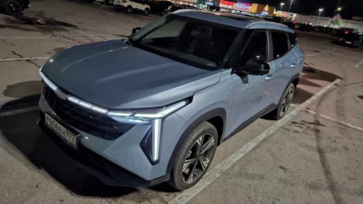 Geely Cityray тест сбоку спереди вечером