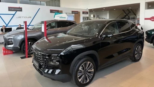 Кроссовер Jetour Dashing у дилера в автосалоне купить новый сбоку спереди в воронеже ринг