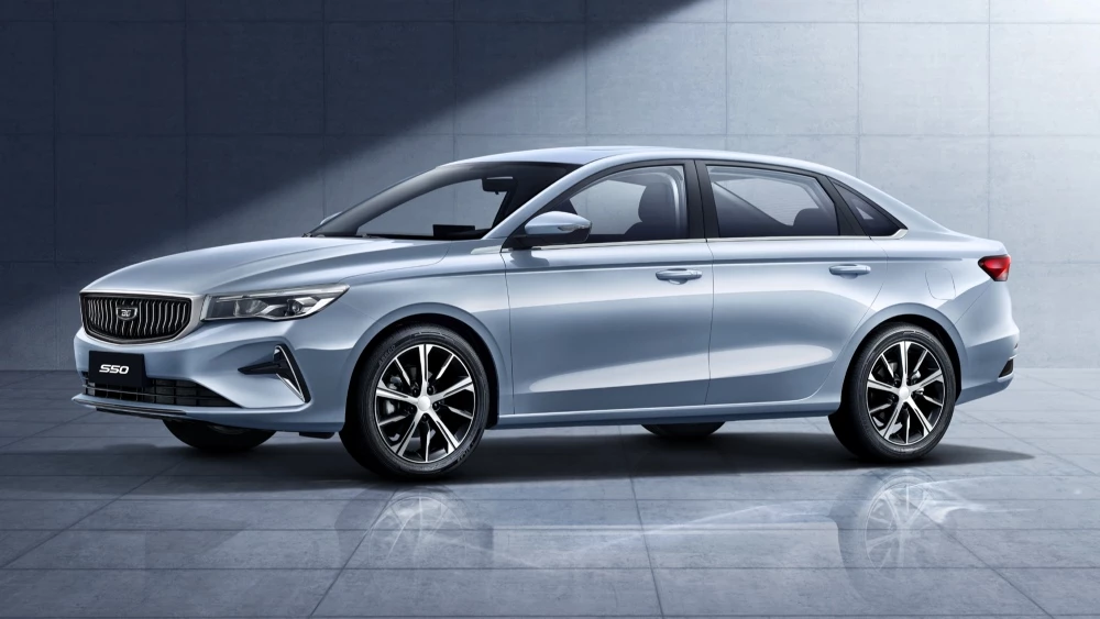Belgee S50 выйдет на рынок России в сентябре 2025 года. Первые седаны уже в Москве Belgee S50 сбоку спереди
