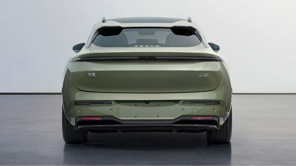 zeekr 007 gt сбоку сзади зеленый электромобиль универсал минпром китай характеристики пневмоподвеска фаркоп