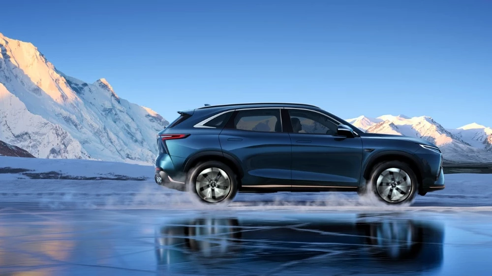 Полноприводный X7 и обновленный X3 Pro. Какие новинки готовит для России марка Kaiyi Kaiyi X7 Kunlun сбоку