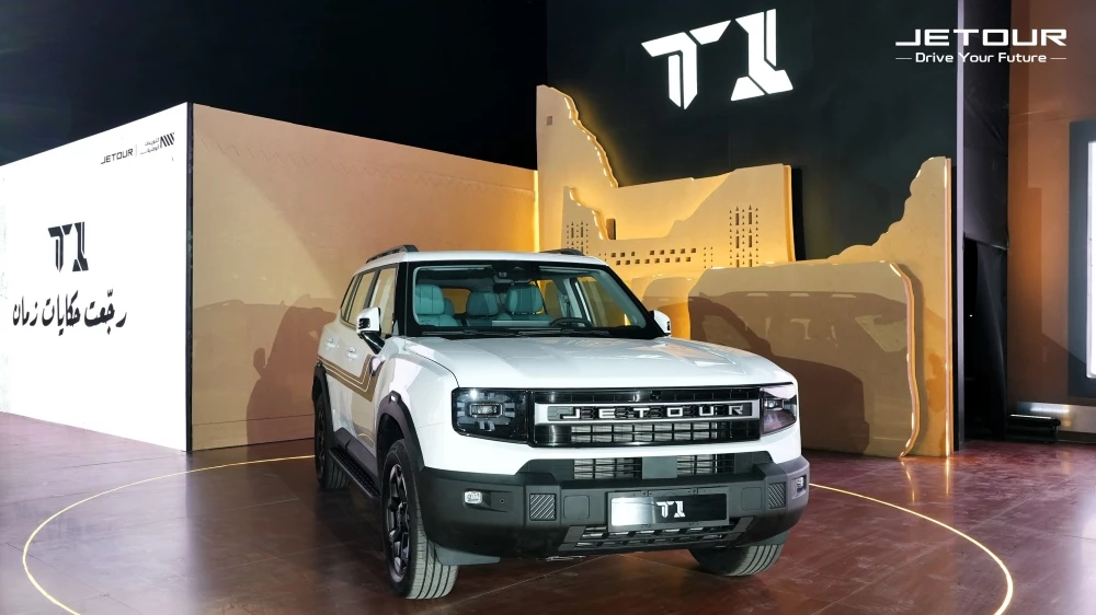 кроссовер Jetour T1 с ДВС глобальная версия спереди сбоку в Саудовской Аравии