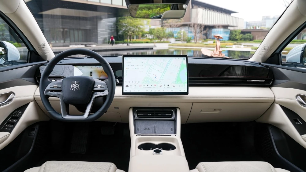 Электрический седан BYD Qin L EV интерьер