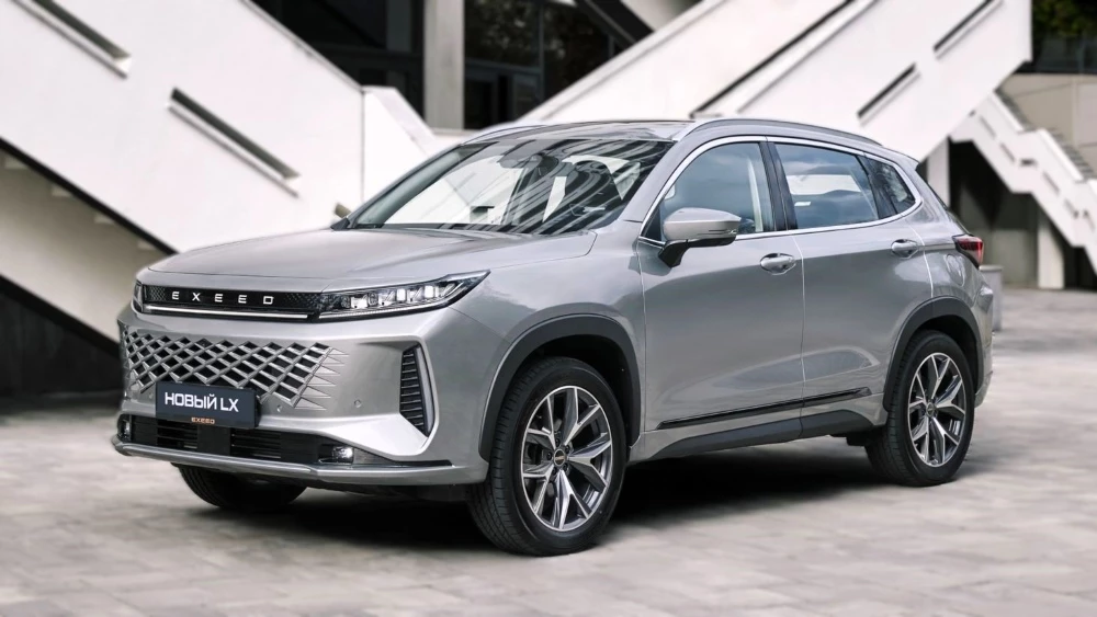 новый Exeed LX сбоку спереди