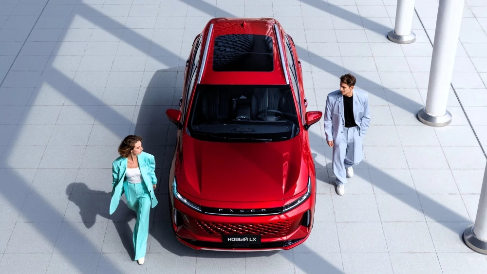новый Exeed LX спереди сверху