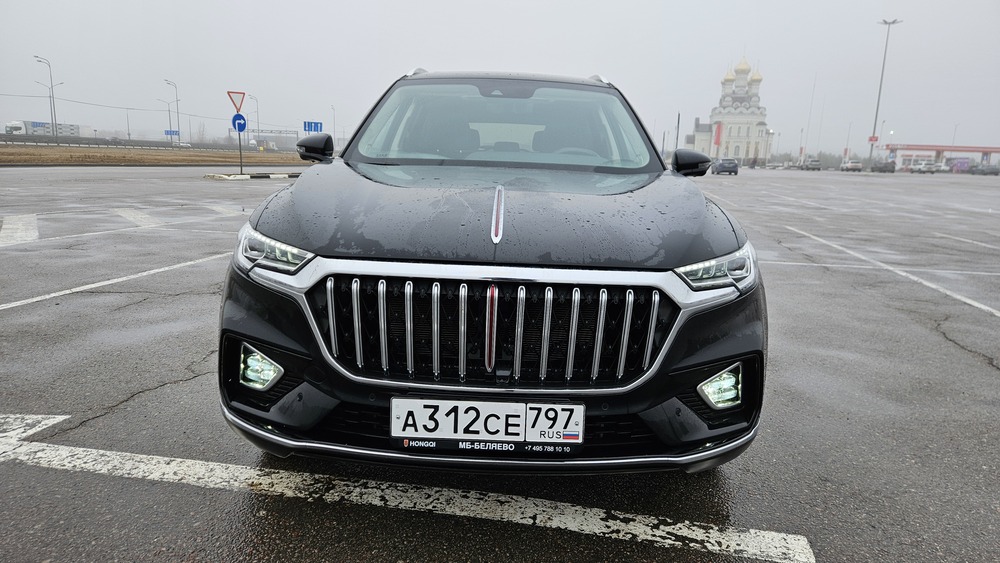 Hongqi HS5 спереди тест