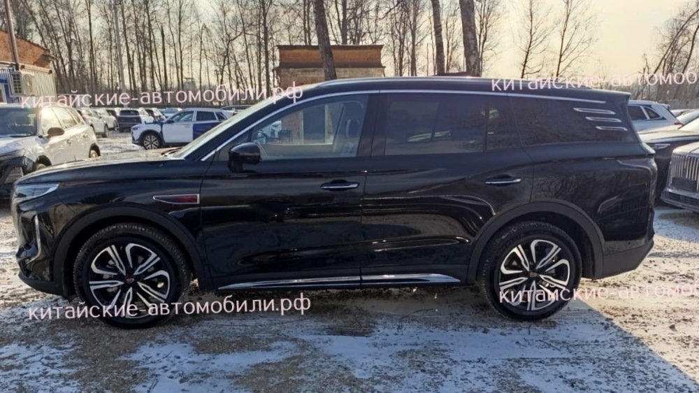 Hongqi HS7 кроссовер сбоку в России