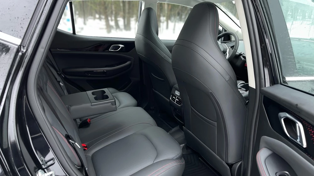 Jetour X50 салон интерьер второй ряд сиденья