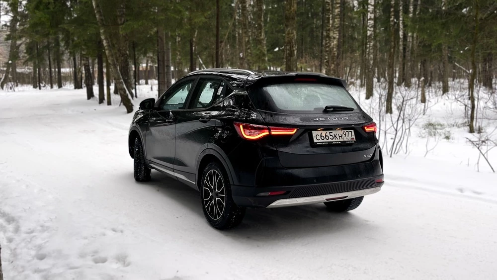 Jetour X50 сбоку сзади бездорожье снег 