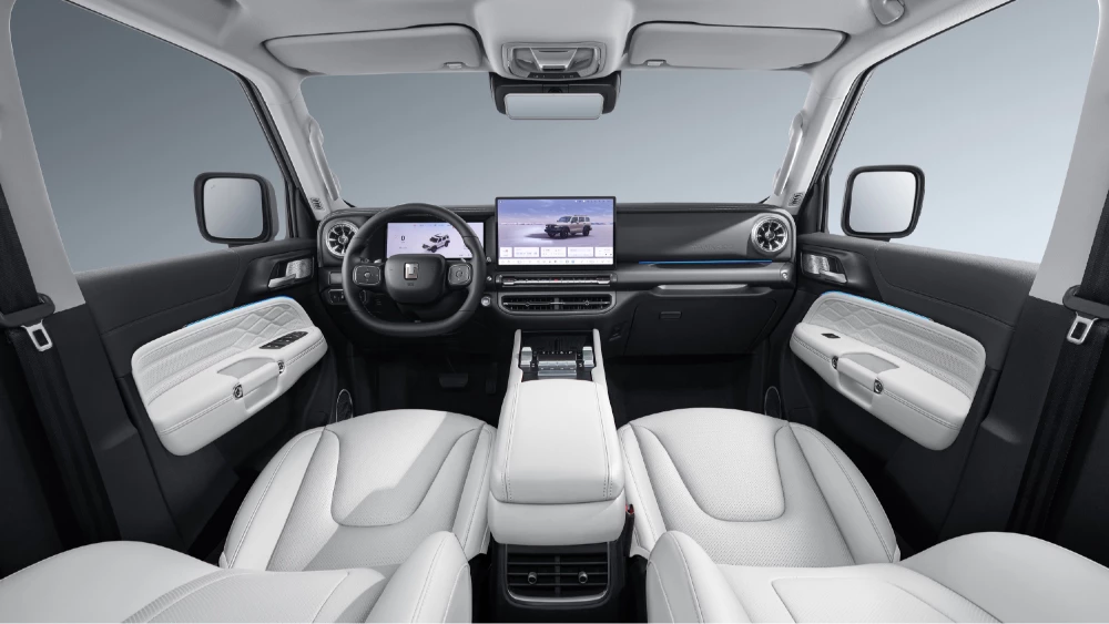 обновленный tank 300 внедорожник салон черно-белый 