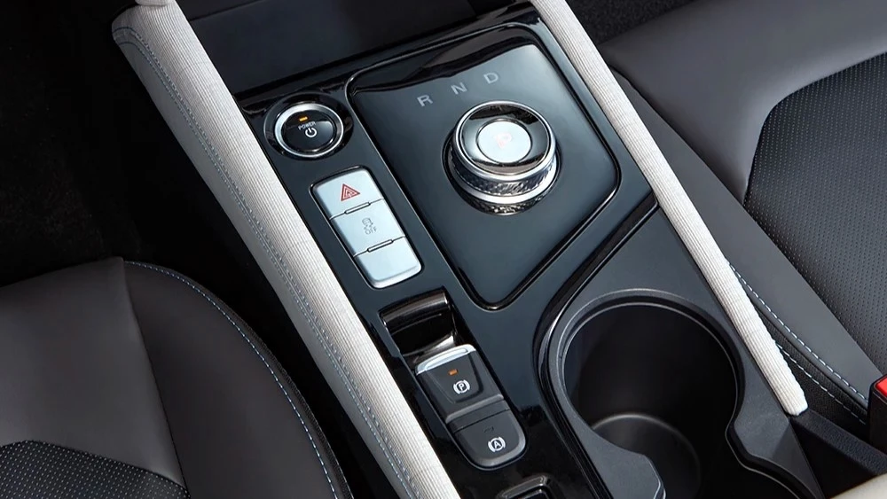 электрический лифтбек JAC e-J7 в Казахстане интерьер