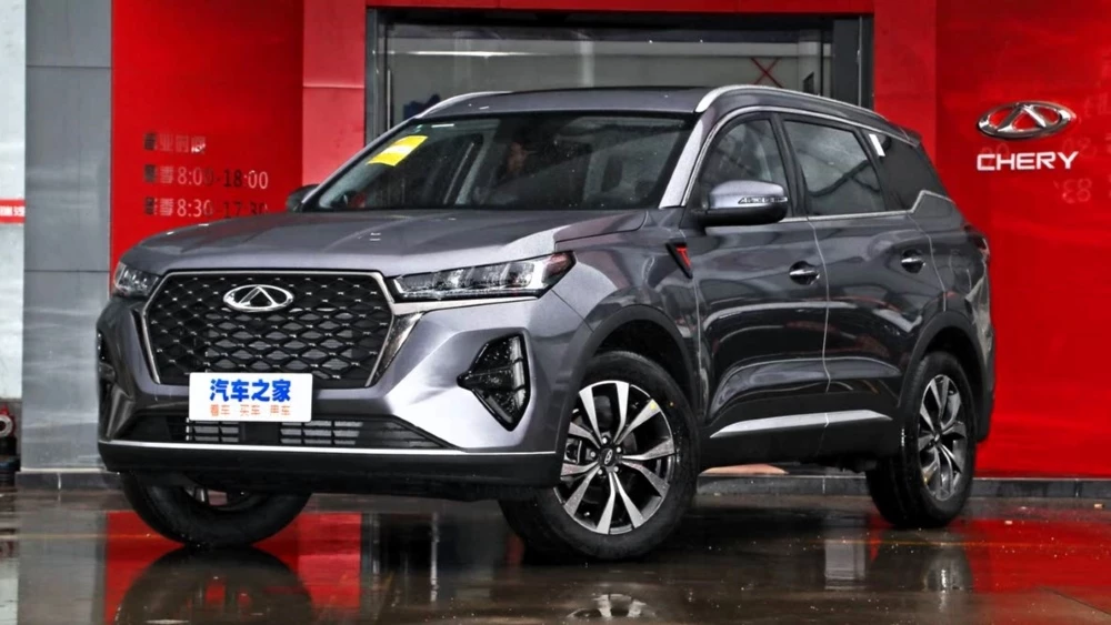 Кроссовер Chery Tiggo 7 Plus 2021 год спереди сбоку