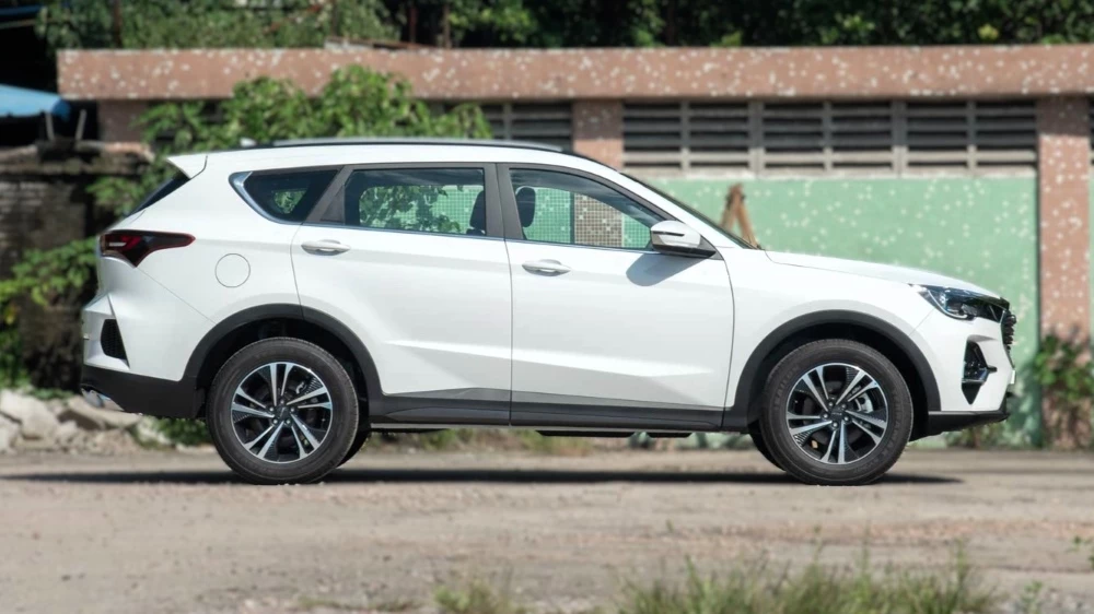 кроссовер Jetour X70 сбоку