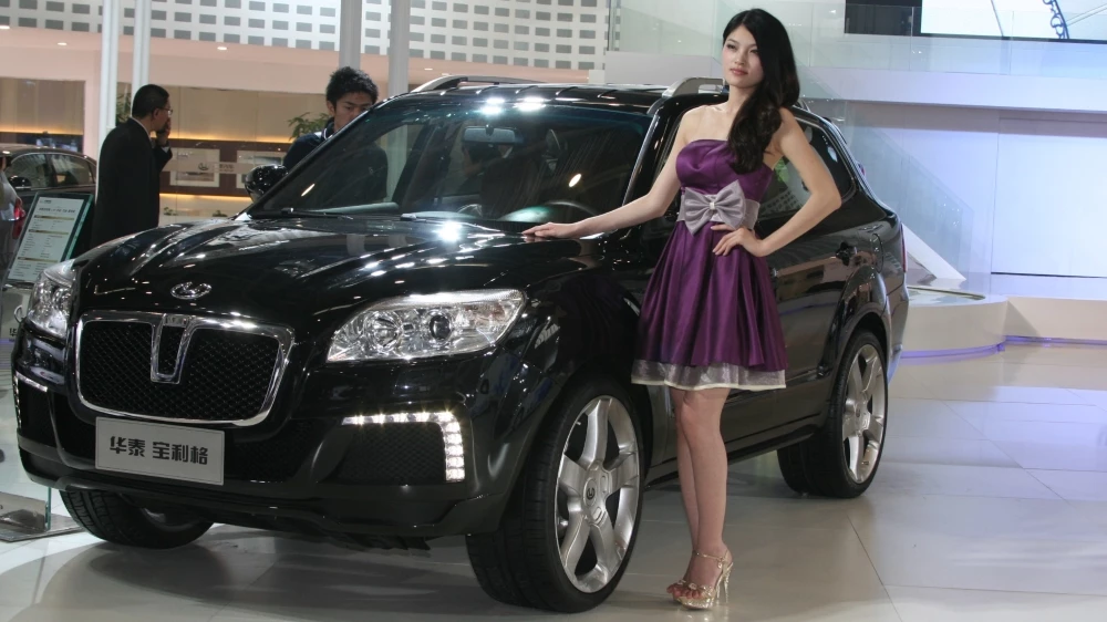 Бренд Hawtai начал ликвидацию российского юрлица. Что это за марка и чем она запомнилась Кроссовер Hawtai Boliger на автосалоне в Пекине в 2012 году сбоку спереди