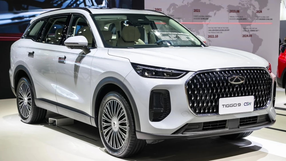 Chery Tiggo 9 PHEV спереди сбоку