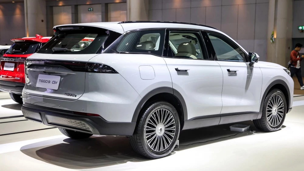 Chery Tiggo 9 PHEV сзади сбоку