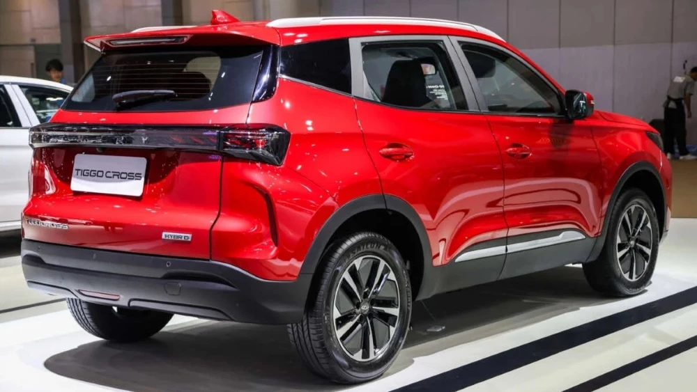 Chery Tiggo 4 HEV сзади сбоку Cross