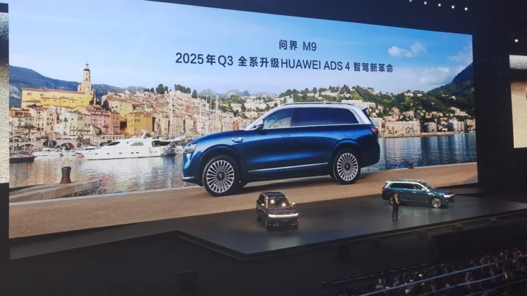 Презентация обновленных кроссоверов Aito M5 и Aito M9 в Китае