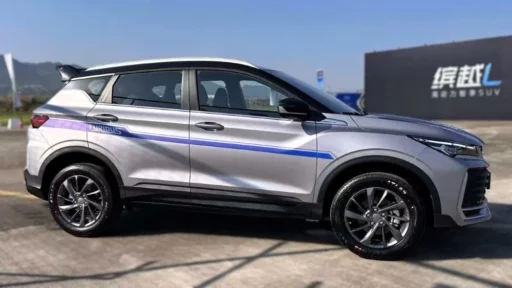 Geely Coolray L спереди сбоку 2025