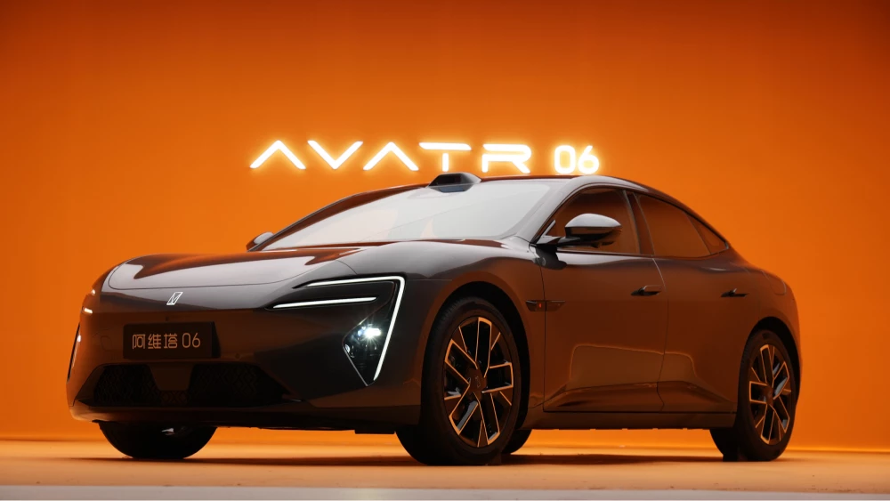avatr 06 предзаказ седан черный сбоку спереди