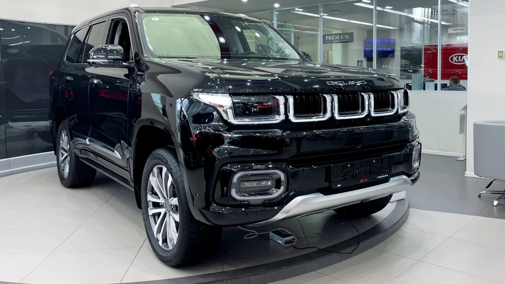 BAIC BJ60 у дилера сбоку спереди новый купить обзор решетка логотип