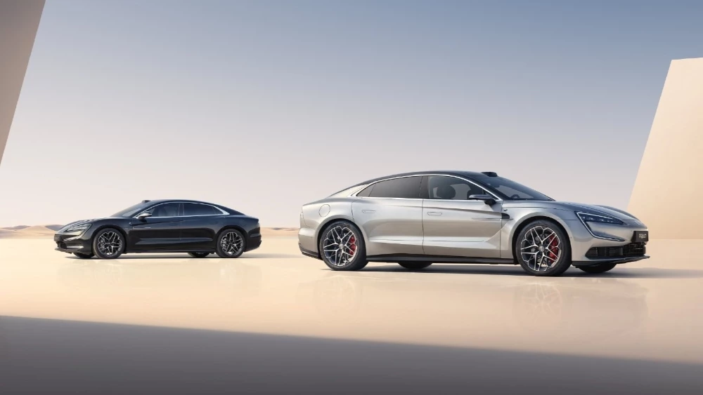 BYD Yangwang U7 сбоку