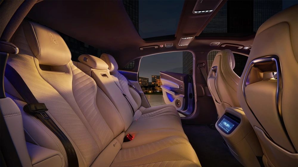 BYD Yangwang U7 салон интерьер сиденья второй ряд
