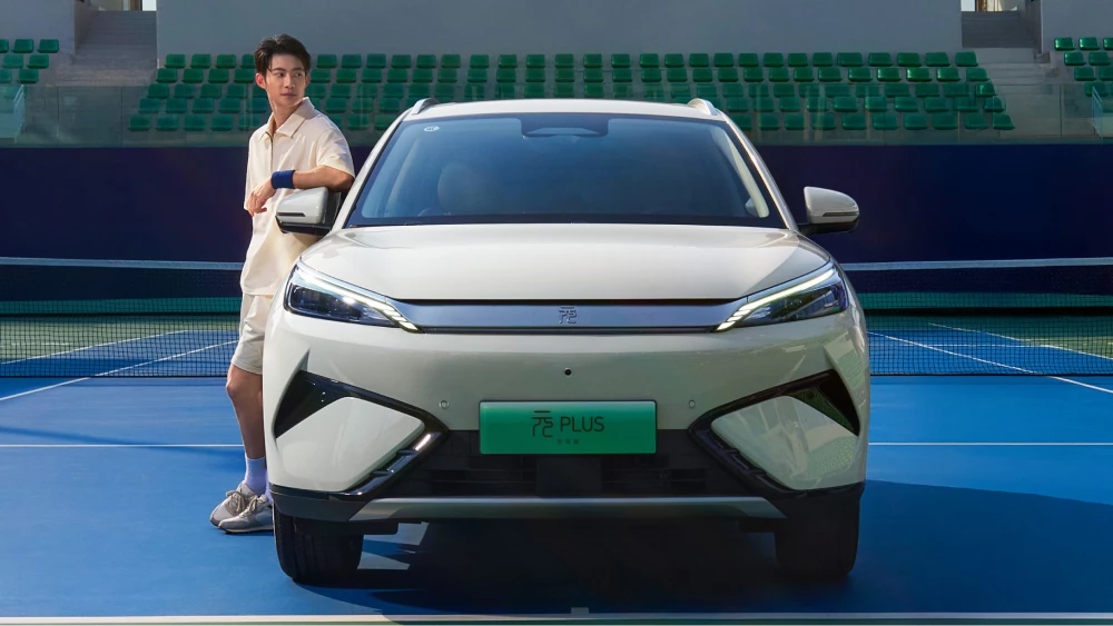 Обновленный BYD Yuan Plus вышел на рынок Китая. Больше опций по той же цене byd yuan plus кроссовер спереди бежевый обновленный