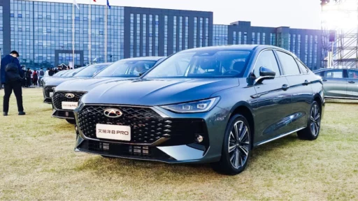 chery arrizo 8 pro старт продаж седан серый сбоку спереди