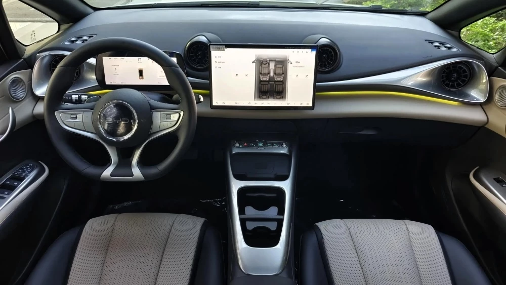 электрический хэтчбек BYD Dolphin 2025 интерьер