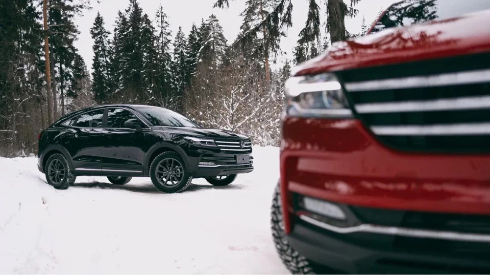 dongfeng fengon ix5 кроссовер сбоку спереди красный черный россия ixen motors