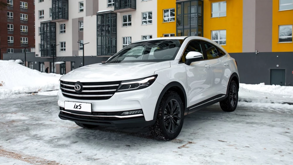 dongfeng fengon ix5 кроссовер сбоку спереди белый россия ixen motors
