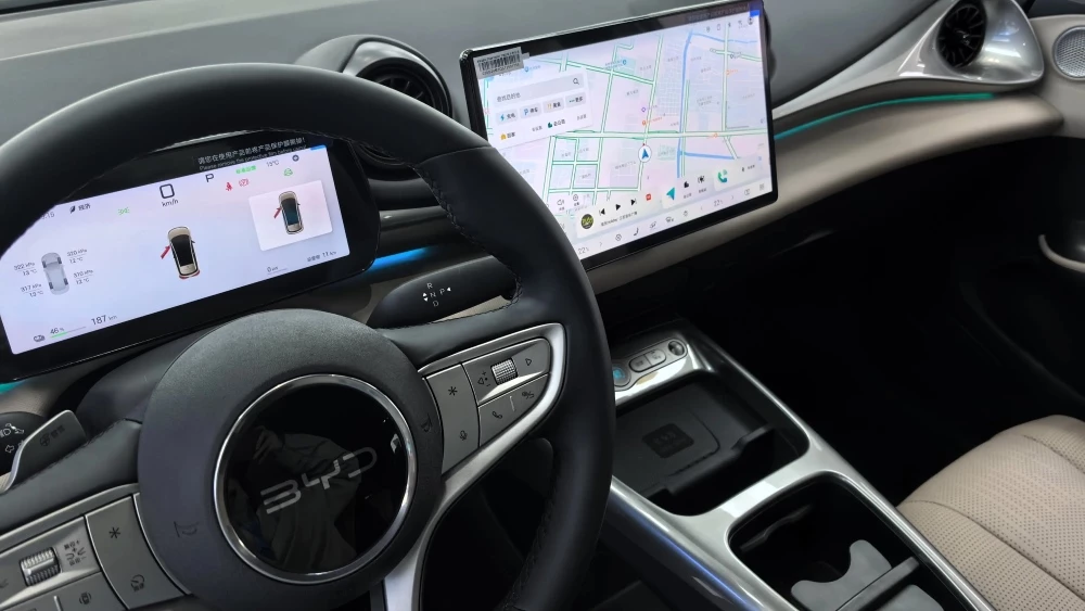 электрический хэтчбек BYD Dolphin 2025 интерьер