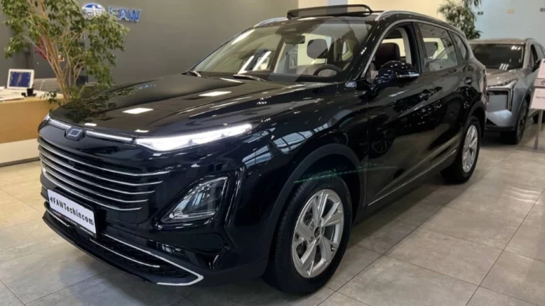 Кроссовер Bestune T90 у дилера в автсоалоне купить новый сбоку спереди техинком