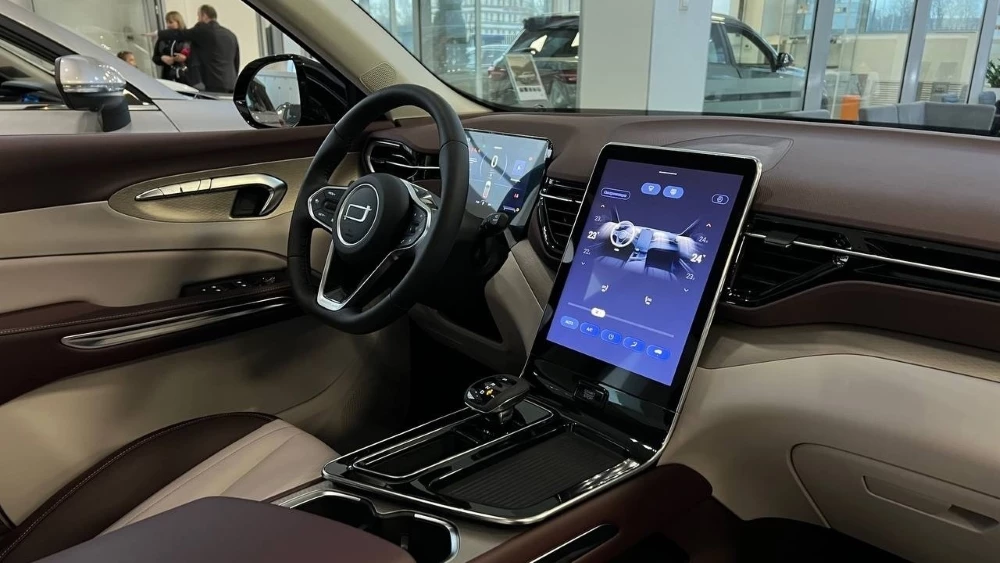 Кроссовер Bestune T90 у дилера в автсоалоне купить новый салон интерьер техинком