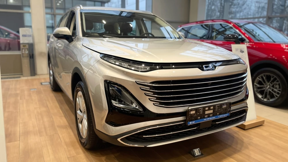 Кроссовер Bestune T90 у дилера в автсоалоне купить новый сбоку спереди сим-ярославль