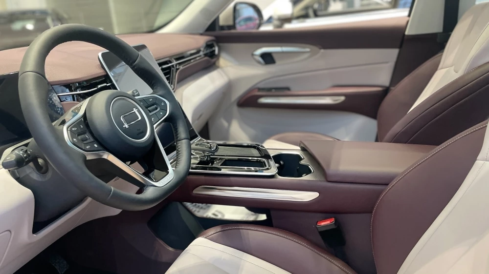 Кроссовер Bestune T90 у дилера в автсоалоне купить новый салон интерьер сим-ярославль