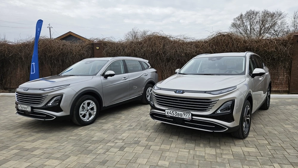 FAW Bestune T90 тест сбоку спереди