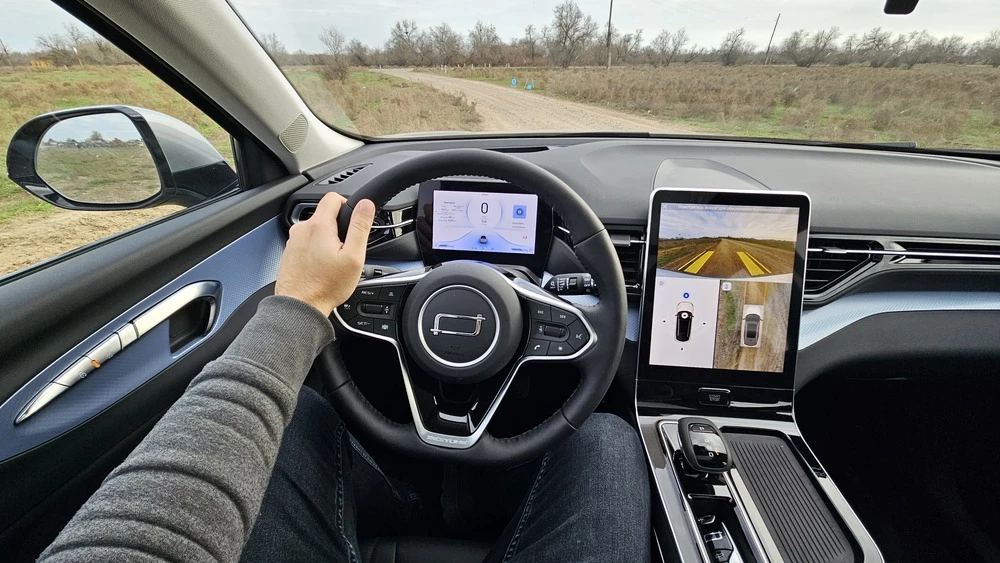 FAW Bestune T90 тест салон интерьер водитель за рулем