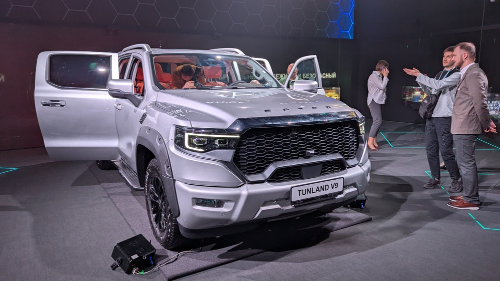 Foton V9 презентация сбоку спереди