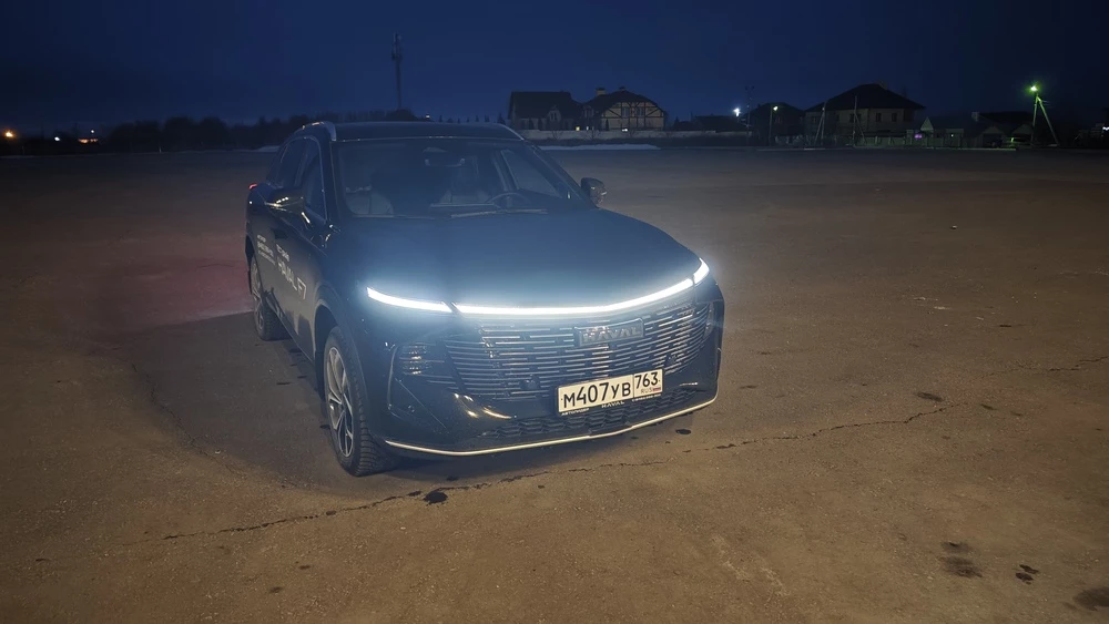 обновленный новый Haval F7 тест мишина сбоку спереди ночной свет ДХО