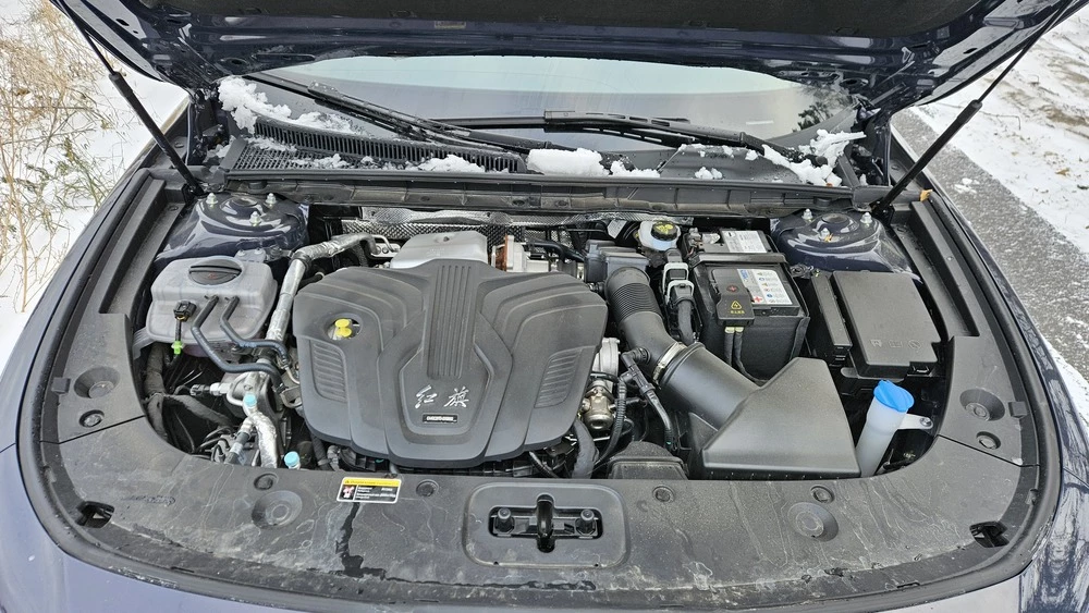 Hongqi H5 тест двигатель мотор капот открыт