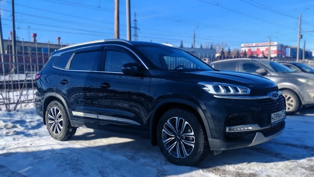 Кроссовер Chery Tiggo 8 сбоку спереди Челябинск