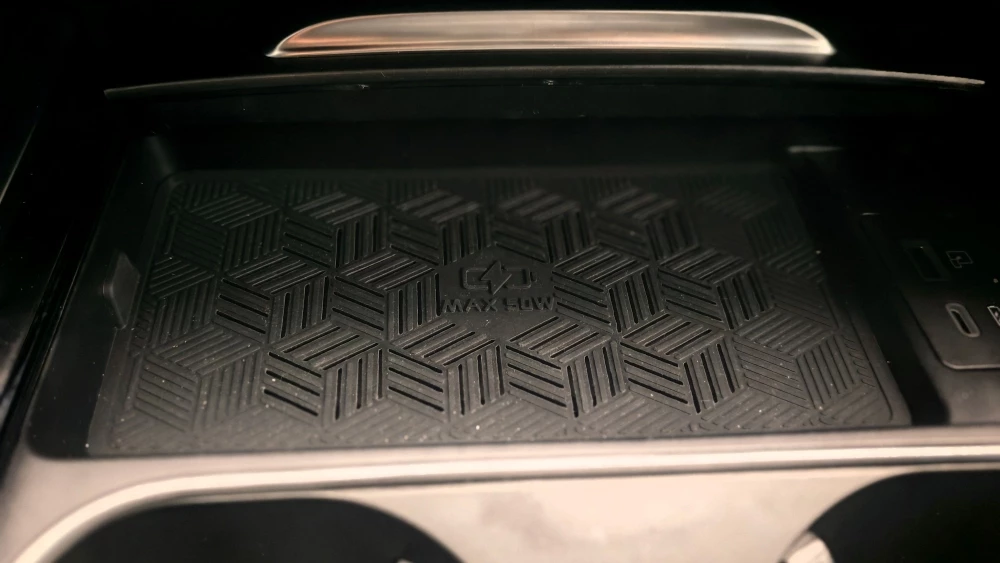 Кроссовер Chery Tiggo 7 Pro Max интерьер беспроводная зарядка