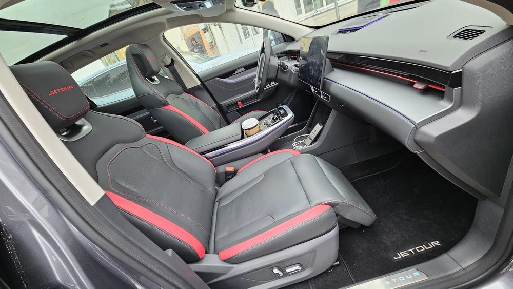 полноприводный Jetour Dashing AWD салон интерьер сиденья первый ряд