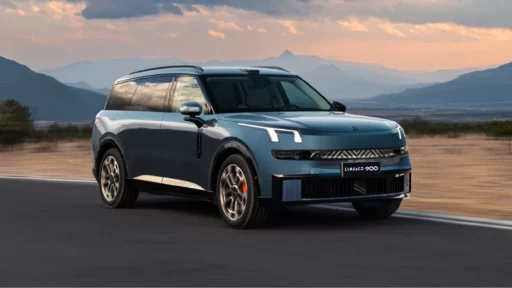 lynk & co 900 сбоку спереди кроссовер зеленый гибридный