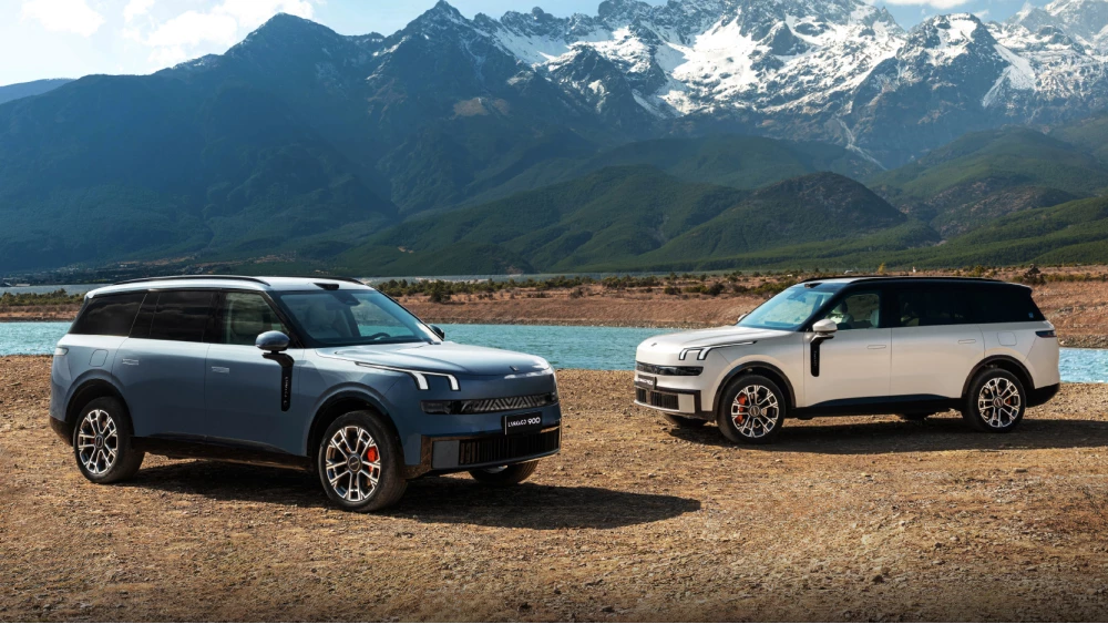 lynk & co 900 сбоку спереди кроссовер зеленый белый гибридный